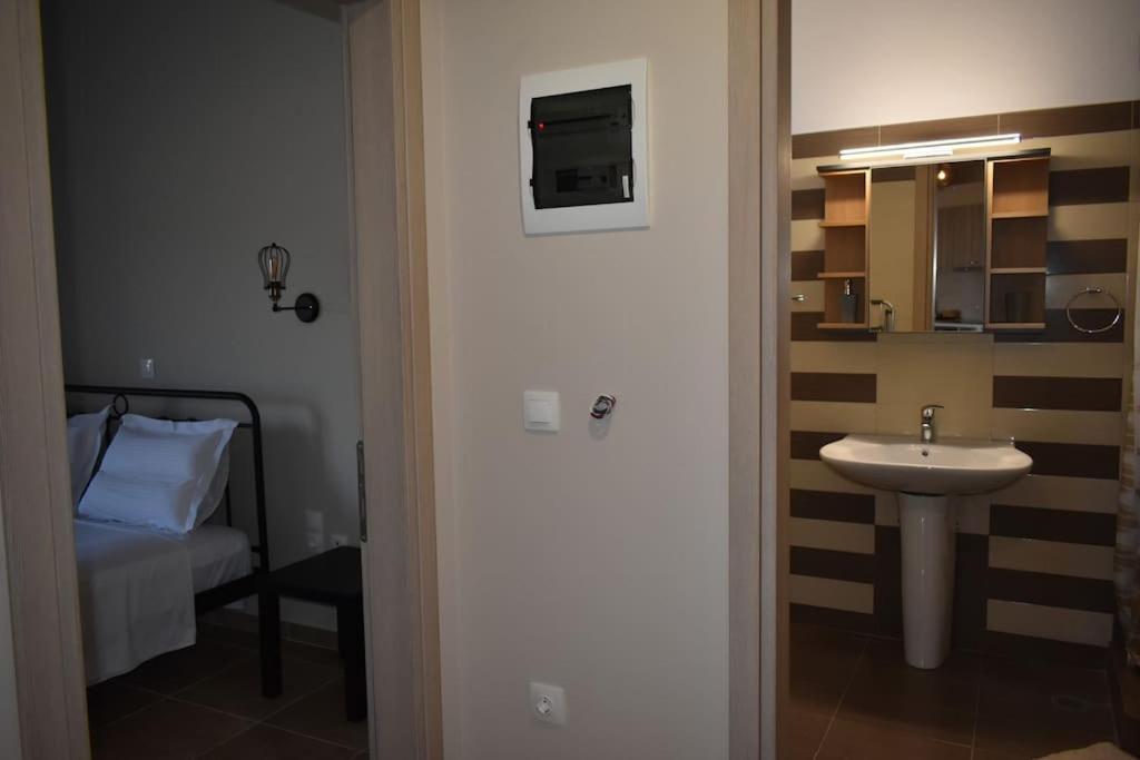 Smailis Apartment 2 ลิกูริโอ ภายนอก รูปภาพ